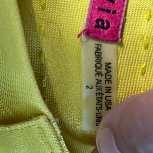 ALICE + OLIVIA Lemon Yellow Cuffed Cropped Pants Size 2 - Picture 8 of 8